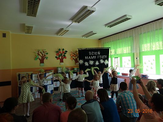 Grafika #35: Dzień Mamy i Taty w kl. 1a