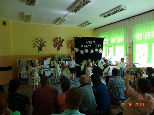 Grafika #36: Dzień Mamy i Taty w kl. 1a