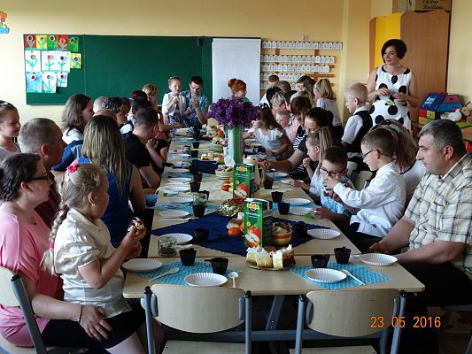 Grafika #40: Dzień Mamy i Taty w kl. 1a