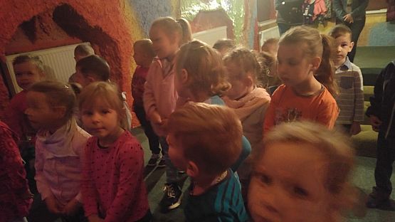 Grafika #1: Przedszkolaki w Miejskiej Bibliotece Publicznej w Lęborku