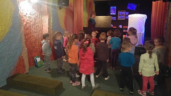 Grafika #3: Przedszkolaki w Miejskiej Bibliotece Publicznej w Lęborku