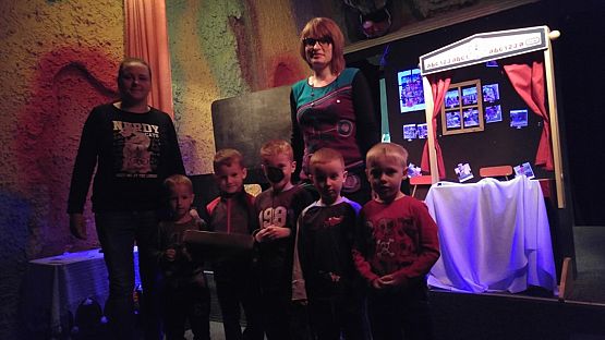 Grafika #8: Przedszkolaki w Miejskiej Bibliotece Publicznej w Lęborku