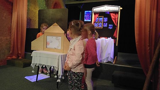 Grafika #10: Przedszkolaki w Miejskiej Bibliotece Publicznej w Lęborku