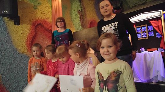 Grafika #11: Przedszkolaki w Miejskiej Bibliotece Publicznej w Lęborku