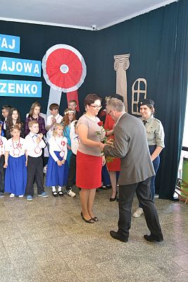 Grafika #22: WITAJ MAJOWA JUTRZENKO- uroczysty apel w naszej szkole.