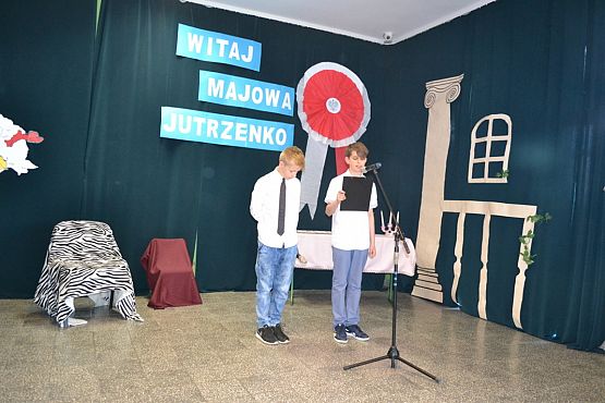 Grafika #0: WITAJ MAJOWA JUTRZENKO- uroczysty apel w naszej szkole.