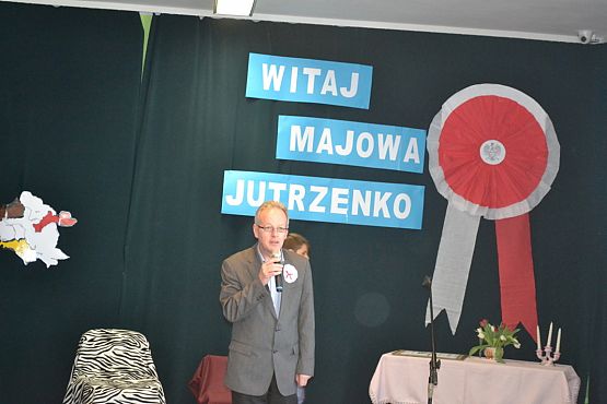 Grafika #2: WITAJ MAJOWA JUTRZENKO- uroczysty apel w naszej szkole.