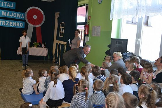 Grafika #3: WITAJ MAJOWA JUTRZENKO- uroczysty apel w naszej szkole.