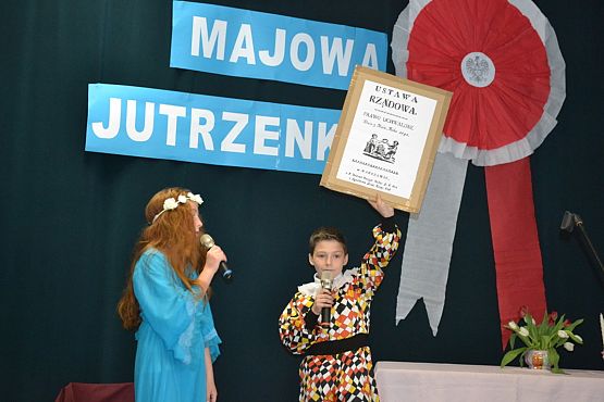 Grafika #7: WITAJ MAJOWA JUTRZENKO- uroczysty apel w naszej szkole.