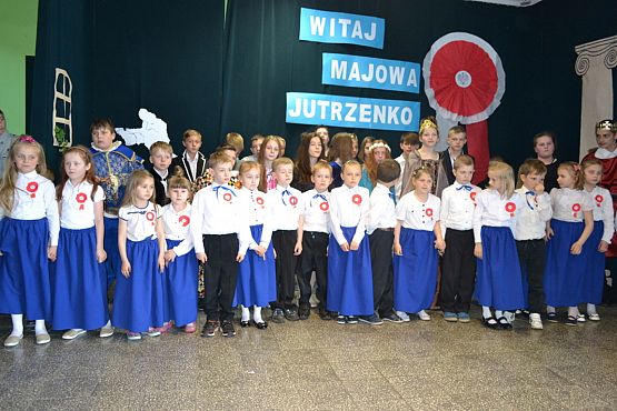 Grafika #13: WITAJ MAJOWA JUTRZENKO- uroczysty apel w naszej szkole.