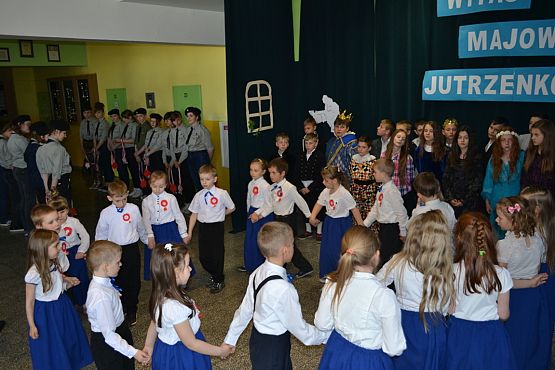 Grafika #16: WITAJ MAJOWA JUTRZENKO- uroczysty apel w naszej szkole.