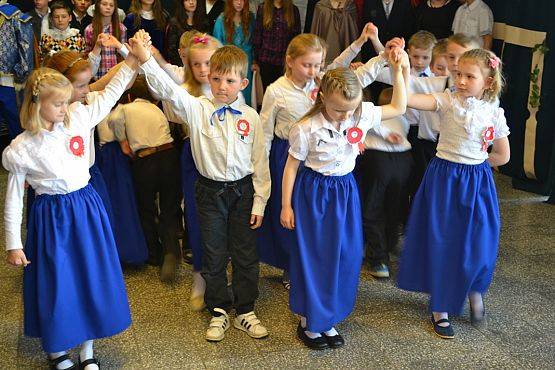 Grafika #17: WITAJ MAJOWA JUTRZENKO- uroczysty apel w naszej szkole.