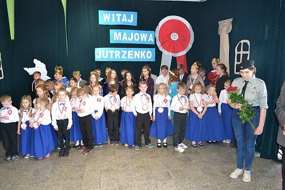 Grafika #19: WITAJ MAJOWA JUTRZENKO- uroczysty apel w naszej szkole.