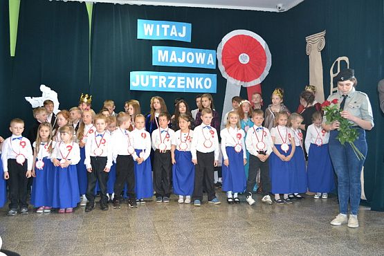 Grafika #20: WITAJ MAJOWA JUTRZENKO- uroczysty apel w naszej szkole.