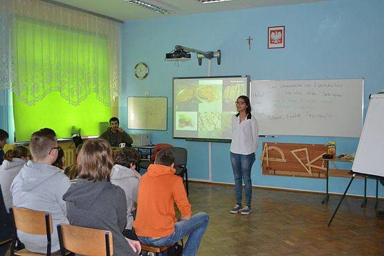 Grafika #1: Wolontariusze ze stowarzyszenia EDUQ gościnnie w naszej szkole.