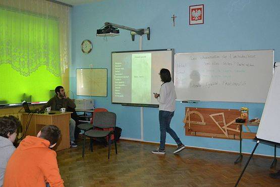 Grafika #3: Wolontariusze ze stowarzyszenia EDUQ gościnnie w naszej szkole.