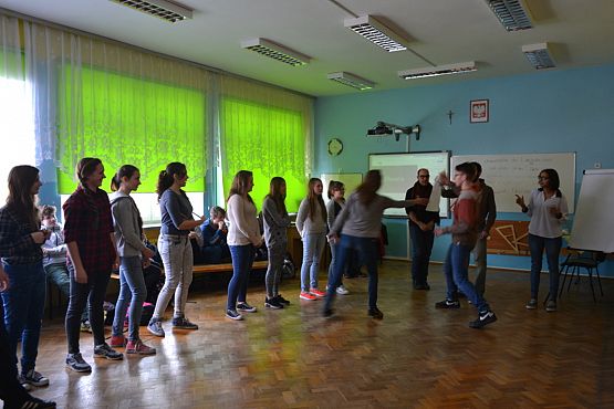 Grafika #5: Wolontariusze ze stowarzyszenia EDUQ gościnnie w naszej szkole.