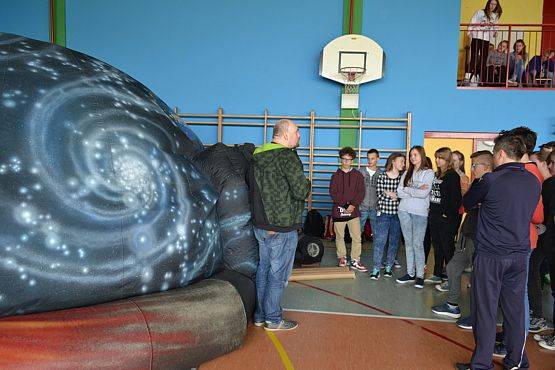 Grafika #1: Objazdowe Planetarium Astropark