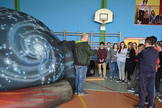 Grafika #2: Objazdowe Planetarium Astropark