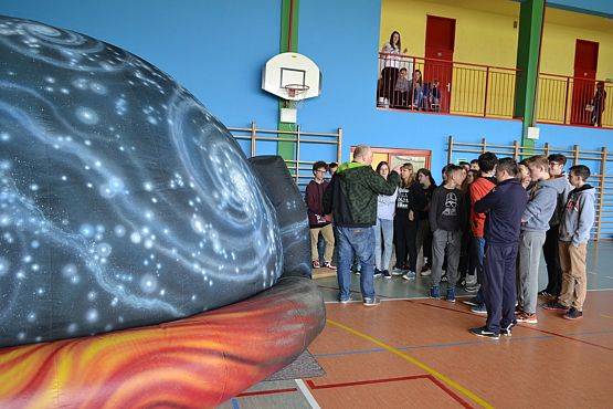 Grafika #3: Objazdowe Planetarium Astropark