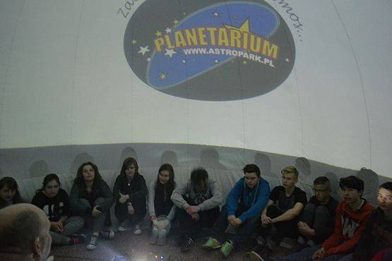 Grafika #6: Objazdowe Planetarium Astropark