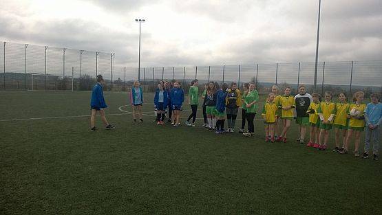 Grafika #1: Piłka nożna dziewcząt