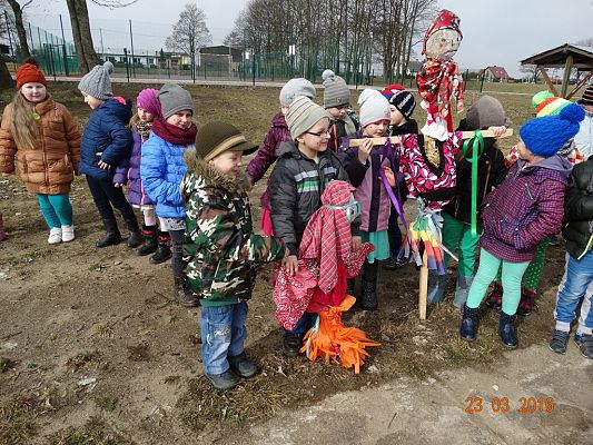 Grafika #10: Klasy I-III pożegnały zimę i powitały WIOSNĘ!!!