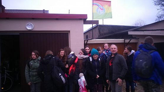 Grafika #0: Harcerze pomagają