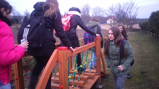 Grafika #4: Harcerze pomagają