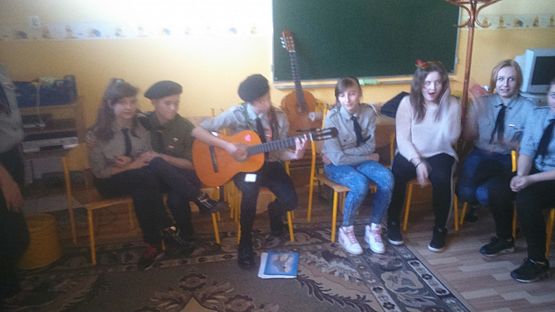 Grafika #4: Harcerski rok.