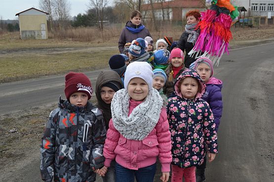 Grafika #0: PRZEDSZKOLAKI WITAJĄ WIOSNĘ