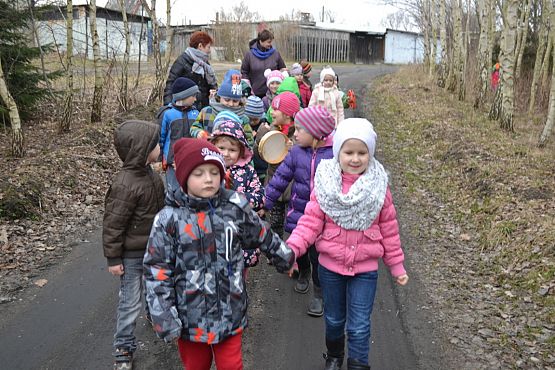 Grafika #7: PRZEDSZKOLAKI WITAJĄ WIOSNĘ