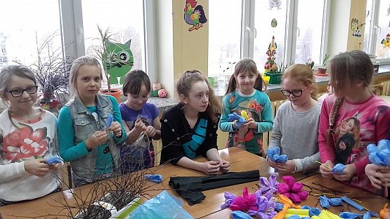 Grafika #1: Praca uczniów w świetlicy szkolnej – szkoła podstawowa