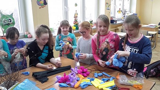 Grafika #2: Praca uczniów w świetlicy szkolnej – szkoła podstawowa