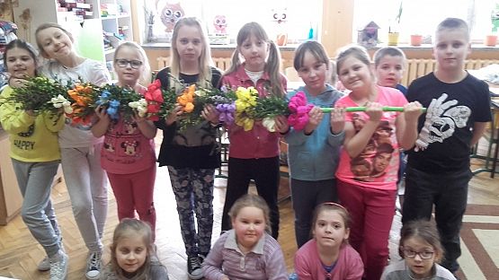 Grafika #0: Praca uczniów w świetlicy szkolnej – szkoła podstawowa