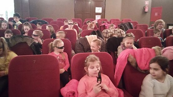 Grafika #2: Wyjazd do kina "Fregata" w Lęborku