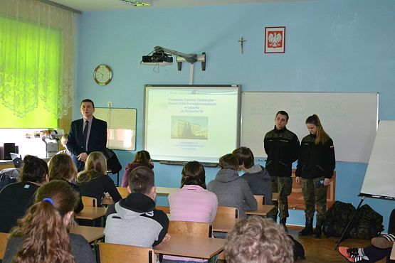 Grafika #0: Spotkanie uczniów klas drugich i trzecich gimnazjalnych z pracownikami PCE w Lęborku