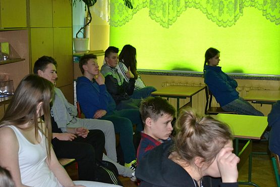 Grafika #1: Spotkanie uczniów klas drugich i trzecich gimnazjalnych z pracownikami PCE w Lęborku