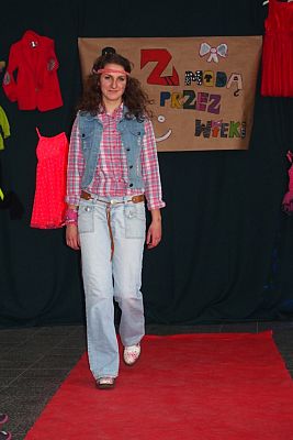 Grafika #15: Z modą przez wieki- projekt edukacyjny z historii