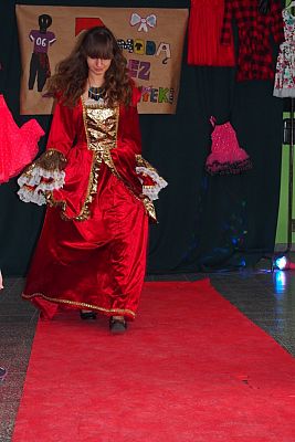 Grafika #11: Z modą przez wieki- projekt edukacyjny z historii