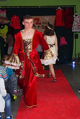 Grafika #18: Z modą przez wieki- projekt edukacyjny z historii