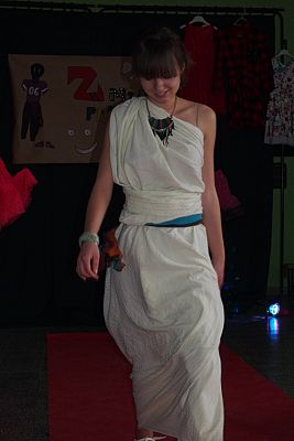 Grafika #8: Z modą przez wieki- projekt edukacyjny z historii