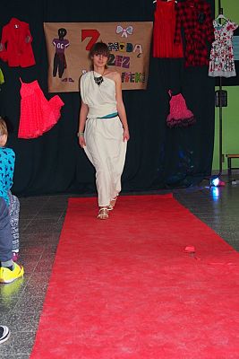 Grafika #9: Z modą przez wieki- projekt edukacyjny z historii