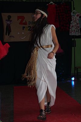 Grafika #7: Z modą przez wieki- projekt edukacyjny z historii