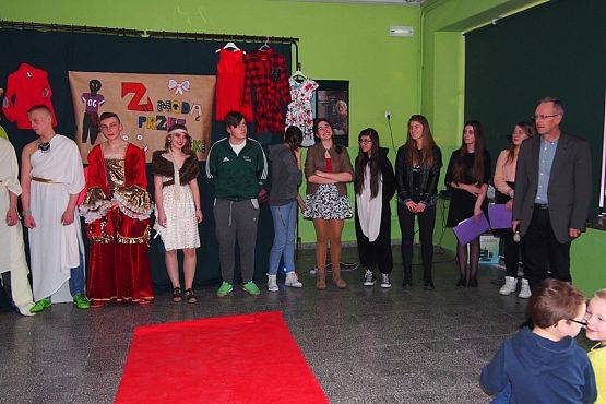 Grafika #3: Z modą przez wieki- projekt edukacyjny z historii