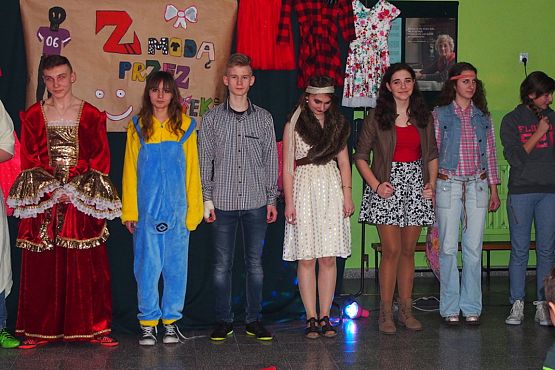 Grafika #20: Z modą przez wieki- projekt edukacyjny z historii