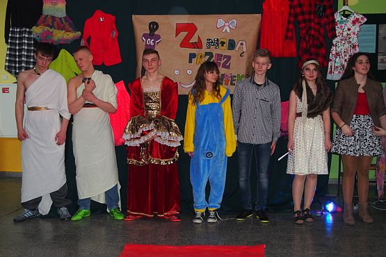 Grafika #21: Z modą przez wieki- projekt edukacyjny z historii