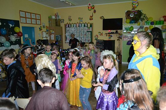 Grafika #0: Bal Karnawałowy w Szkole Podstawowej