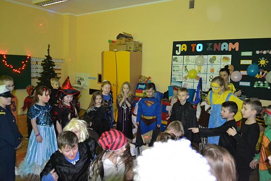 Grafika #1: Bal Karnawałowy w Szkole Podstawowej