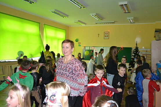 Grafika #9: Bal Karnawałowy w Szkole Podstawowej